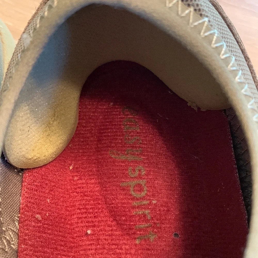Easy Spirit leather women’s athletic shoes light wear, Sz 6.5 look comfortable